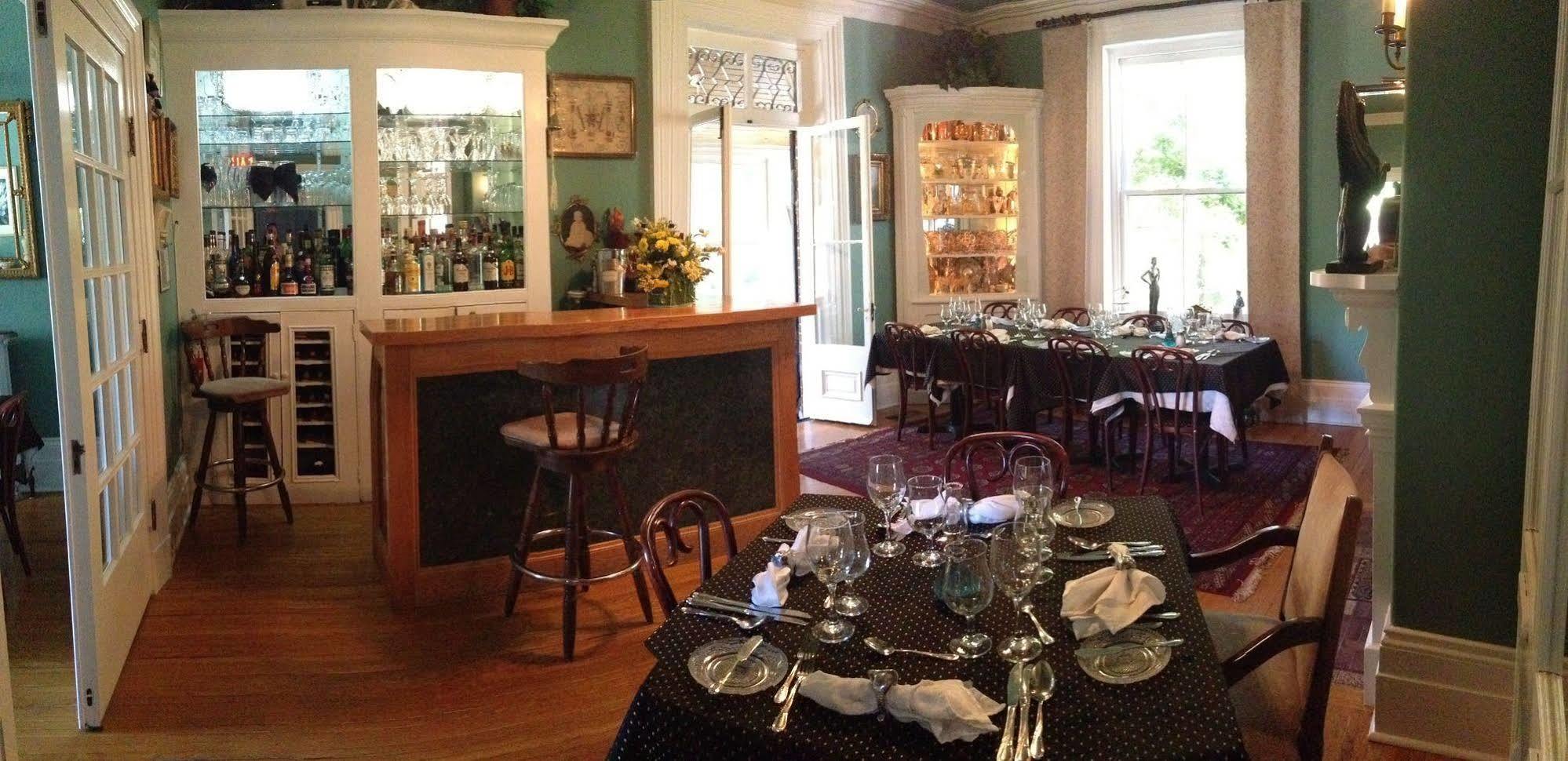 Trinity House Inn Gananoque Eksteriør bilde