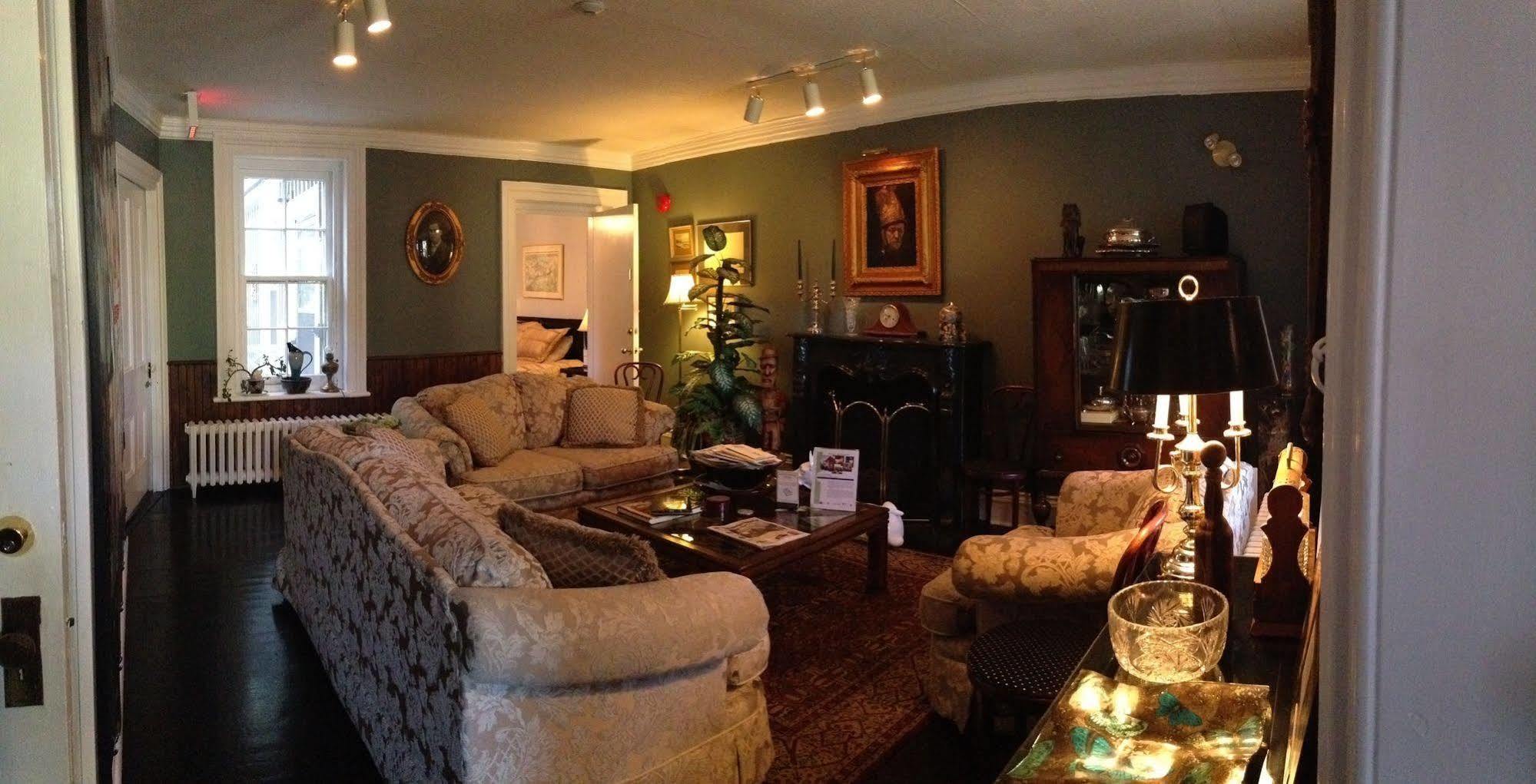 Trinity House Inn Gananoque Eksteriør bilde