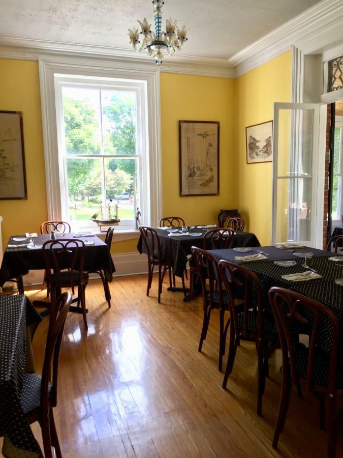 Trinity House Inn Gananoque Eksteriør bilde